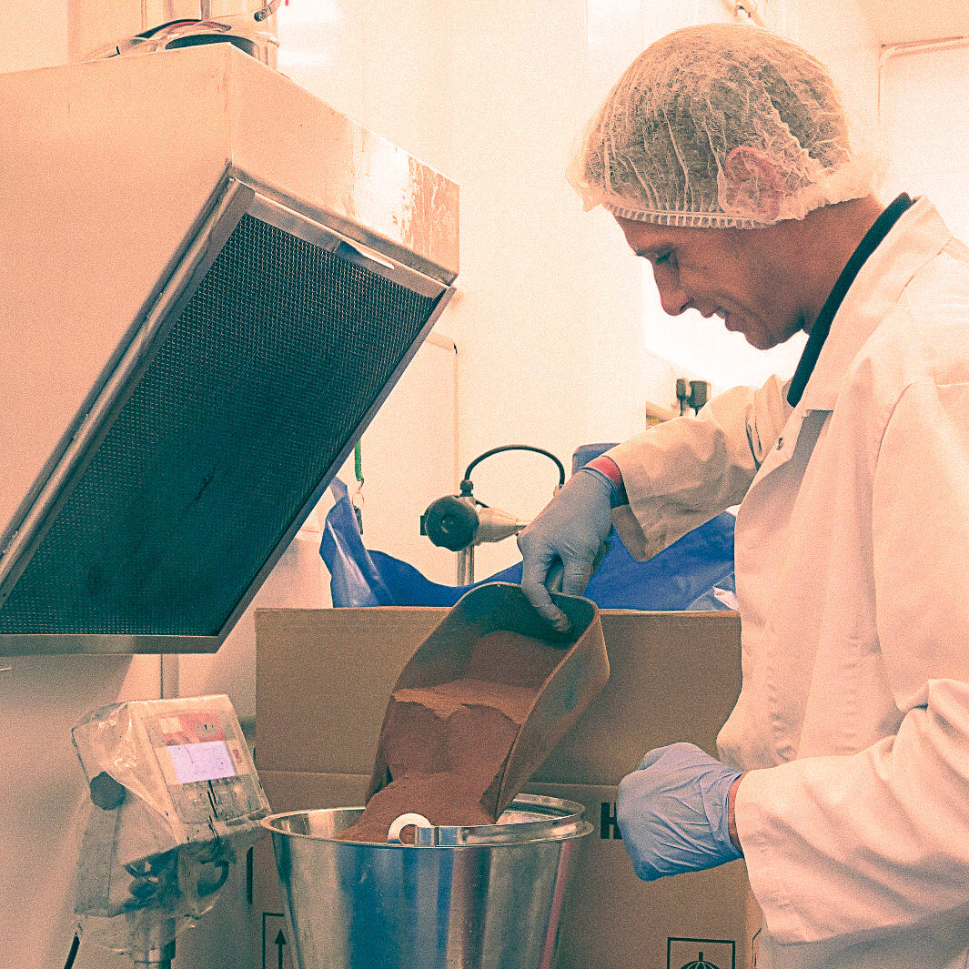 Colleague in LivOn production handling equipment with a focus on hygiene.